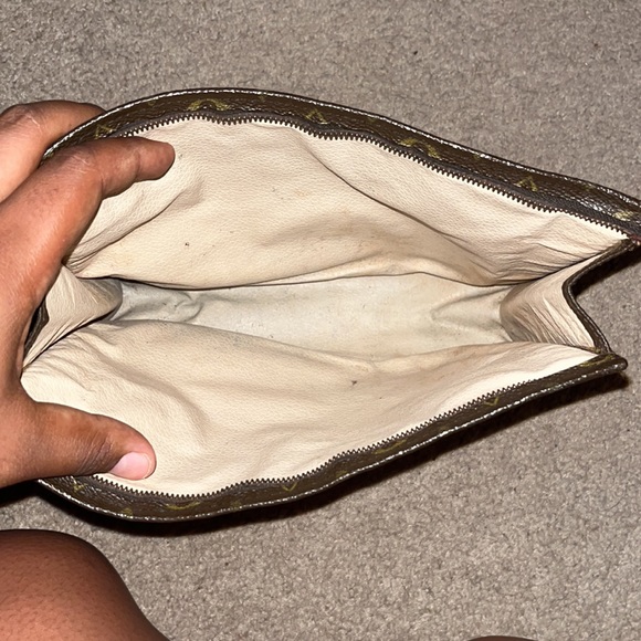 Louis Vuitton Makeup bag - Picture 2 of 3